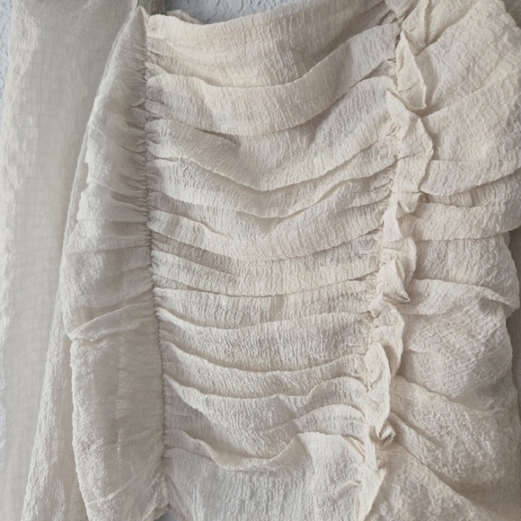 ASTR The Label XS Tonia Puff Sleeve Top Cream Ruched Smock Back NWT - Picture 3 of 8